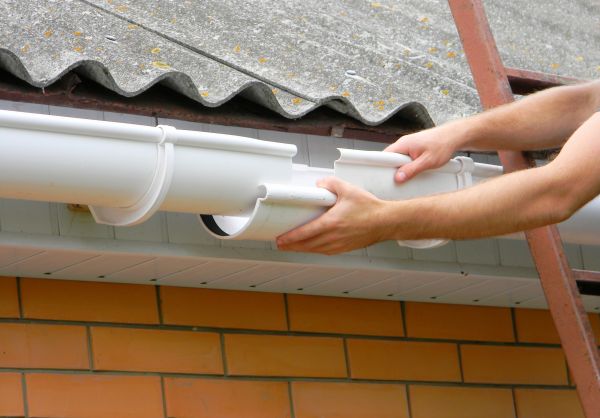 Cost of Gutter Hanging in Independence